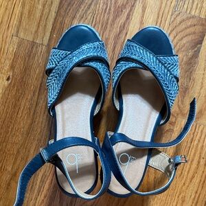 b.o.c. Women's Blue and Tan Sandals